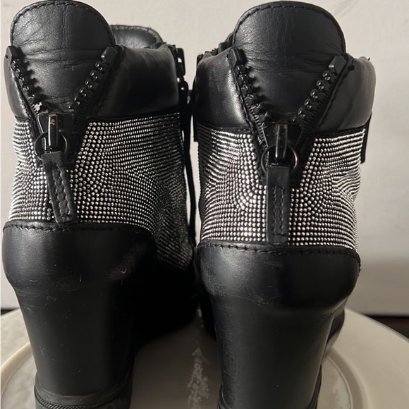 Giuseppe Zanotti Black and Silver Lace Up Boots with High-Top Design - Picture 5 of 6